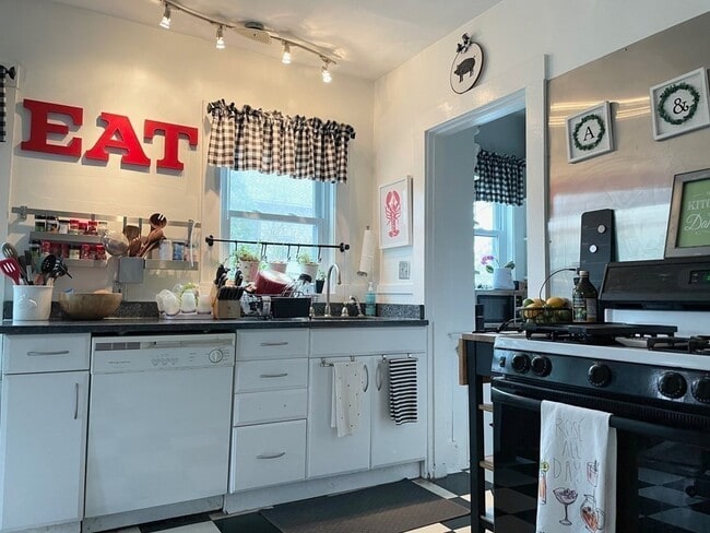 Building Photo - 51 Presentation Rd