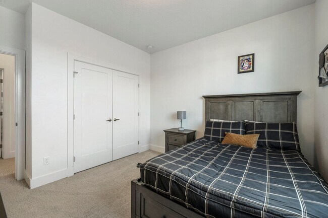 Building Photo - Beautiful 4 bed 2.5 bath home