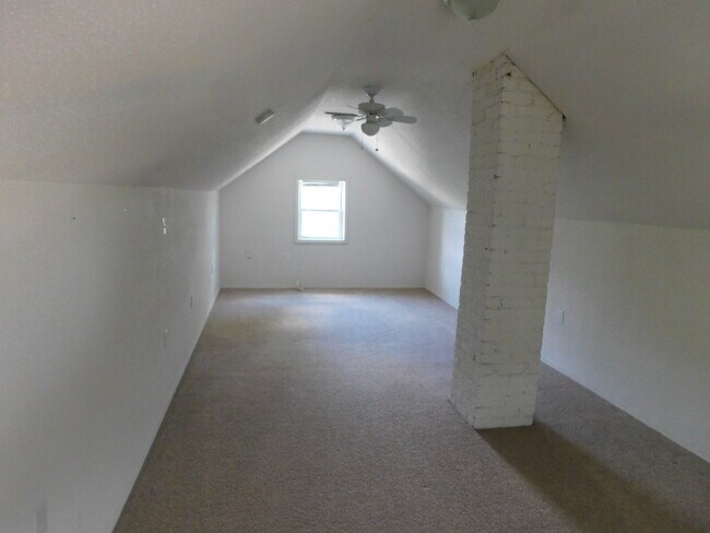 Building Photo - 405 N Washington Ave