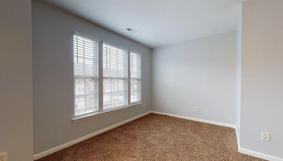 Building Photo - 9806 Blackwell Dr