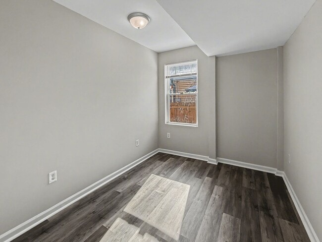 Building Photo - DC1003