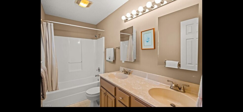 Building Photo - 1859 Camden Forest Dr