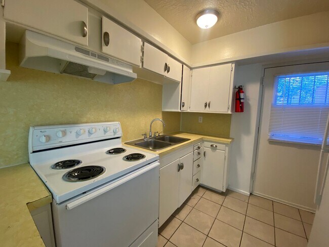 Building Photo - Lead Ave SE-2112-2114