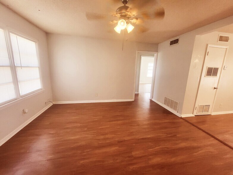 Building Photo - 3789 Sunset Ave