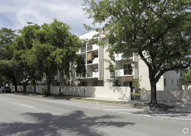 Primary Photo - 2695 SW 18th St