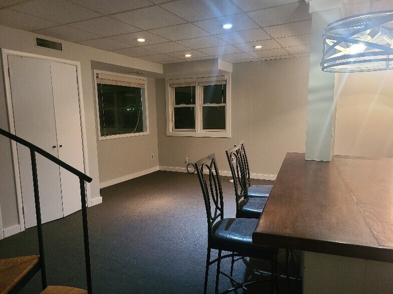 Building Photo - 16 Queen Rd