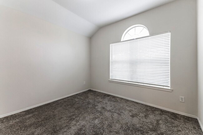 Building Photo - $1,795 4 Bed/2 Bath/2 Garage Ready for Move-in Forney Home in Windmill Farms