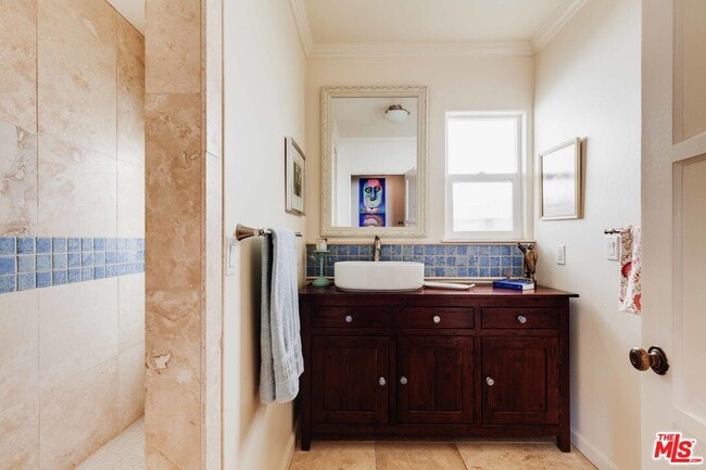 Building Photo - 3024 Angus St