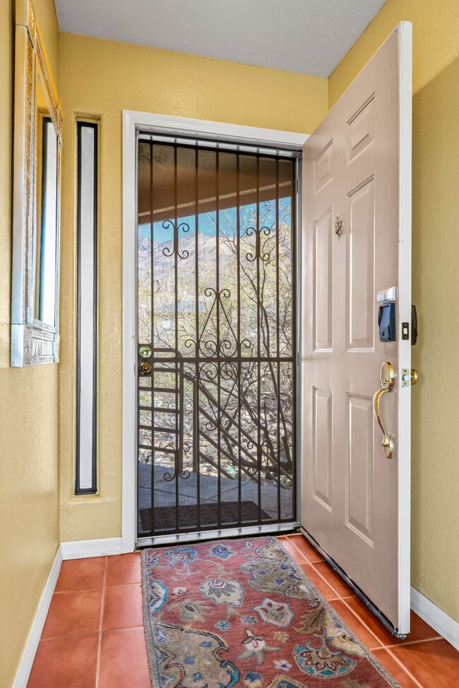 Building Photo - 6655 N Canyon Crest Dr