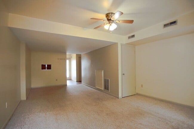 Building Photo - 1303 Wertland St