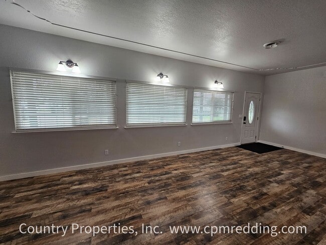 Building Photo - Renovated Gated House on an Acre with Detached Shop in Cottonwood!