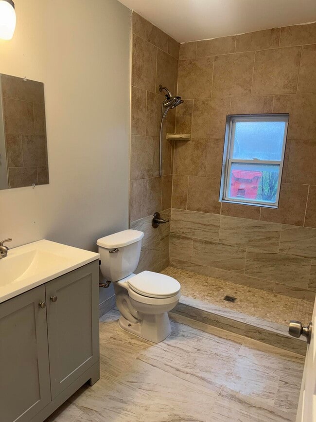 Building Photo - 28581 Brentwood St