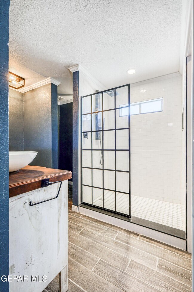 Building Photo - 6821 Pearl Ridge Dr