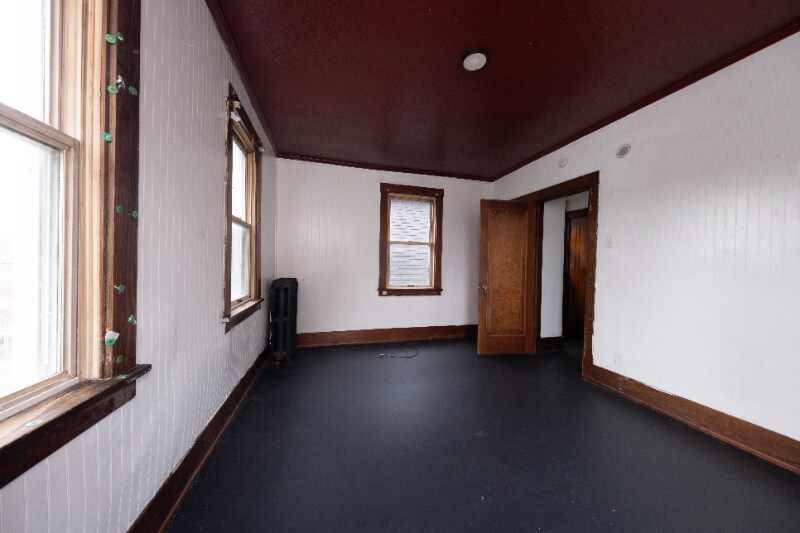 Building Photo - 1022 Kenneth Ave