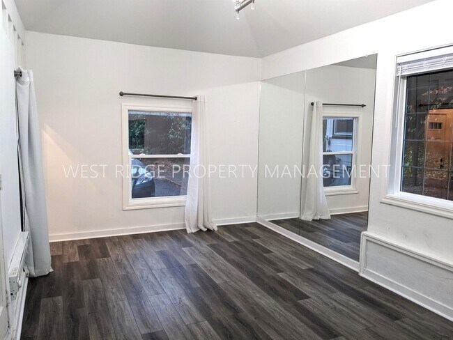 Building Photo - 1670 SW Highland Pkwy