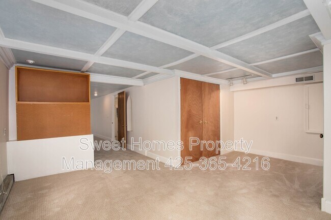 Building Photo - 1338 N 152nd St
