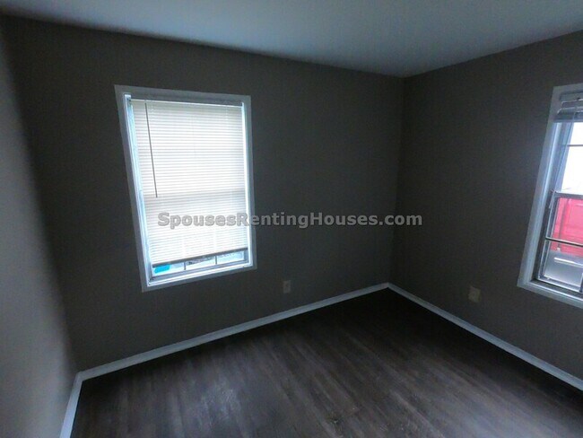 Building Photo - 5362 Falcon Ln