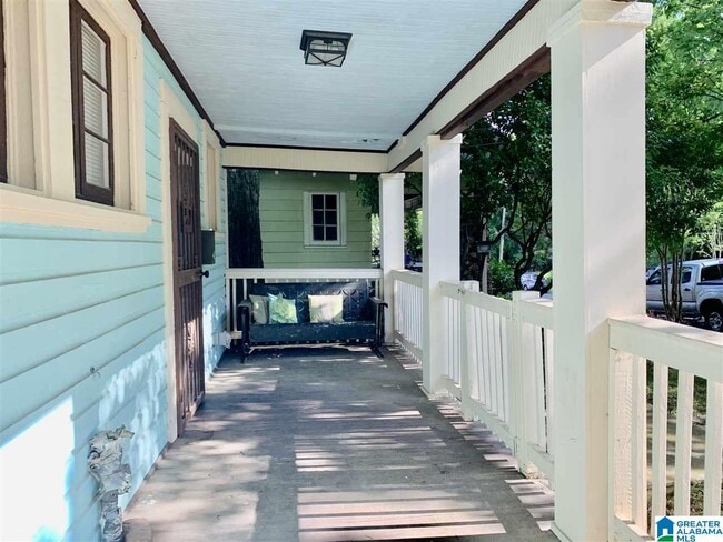 Building Photo - 1417 13th Pl S