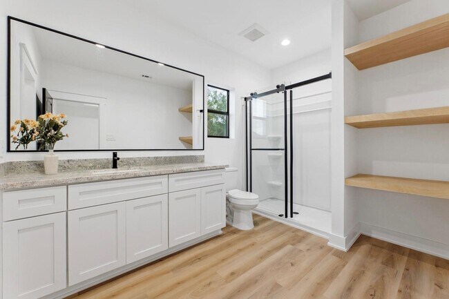 Building Photo - 518 Clinton St