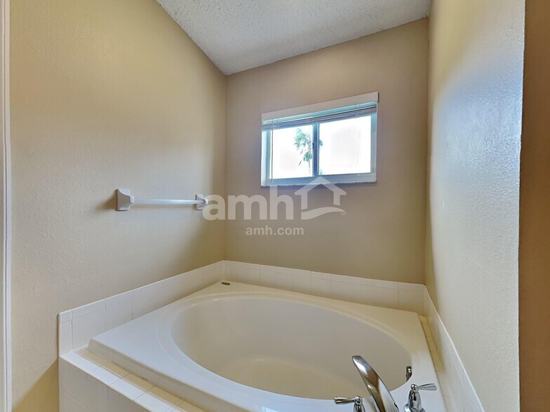 Building Photo - 10611 Walker Vista Dr