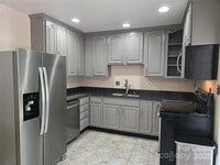 Building Photo - 5027 Malibu Dr