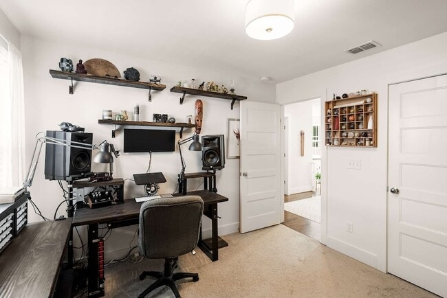 Building Photo - 429 Westboro Dr