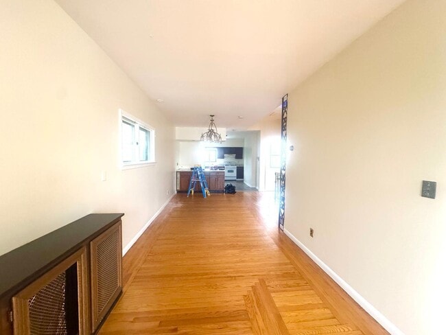 Building Photo - 549 61st St