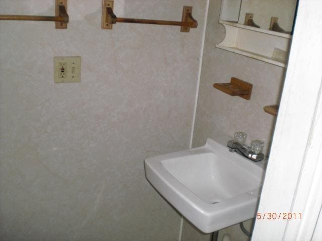 Building Photo - 562 Wilson St