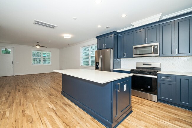 Building Photo - 3904 Avent Ferry Rd