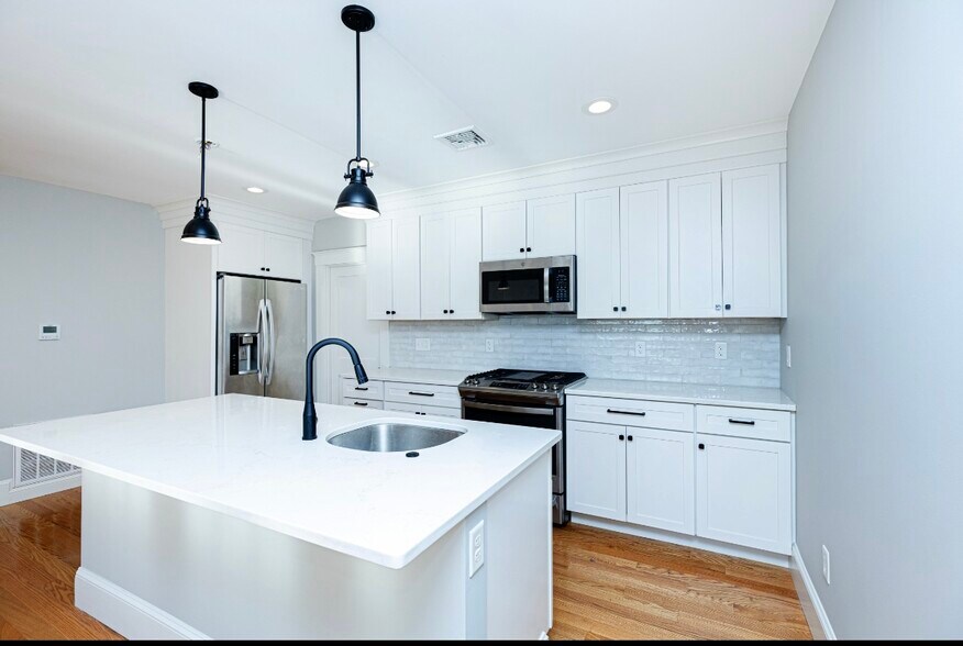 Building Photo - 4 East St