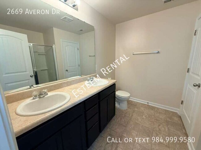 Building Photo - 2669 Averon Dr