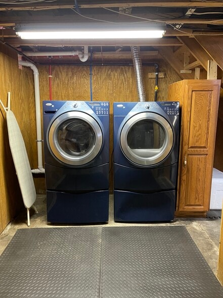 private laundry (free) - 12 Berkeley St
