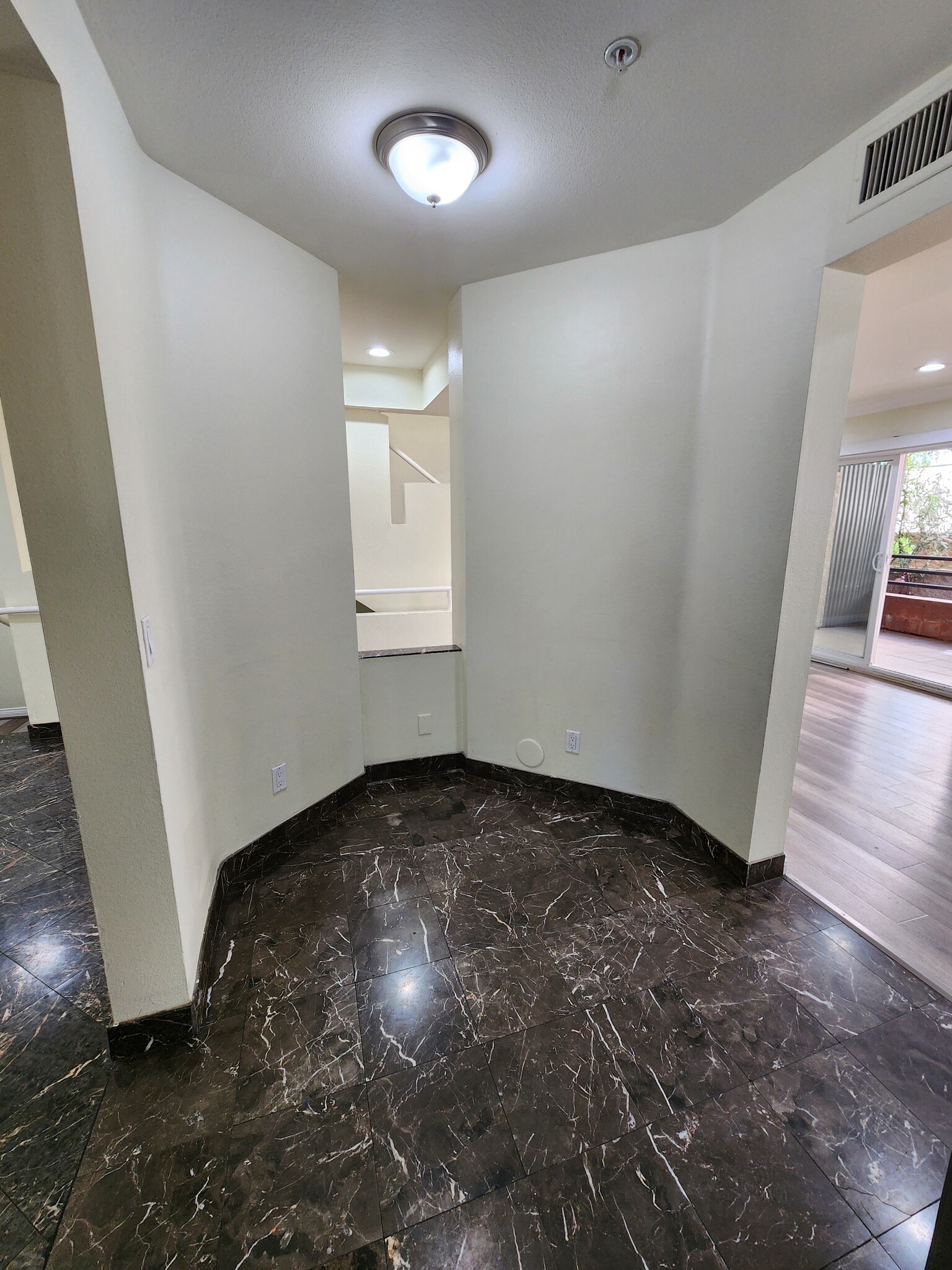 Building Photo - 420 Riverdale Dr
