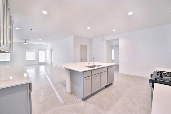 Building Photo - 3810 Lila Lake Ln