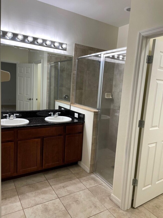 Building Photo - NE Cape Coral Single Family Home