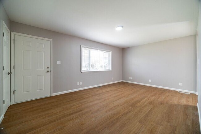 Building Photo - 687 Scriven Ave