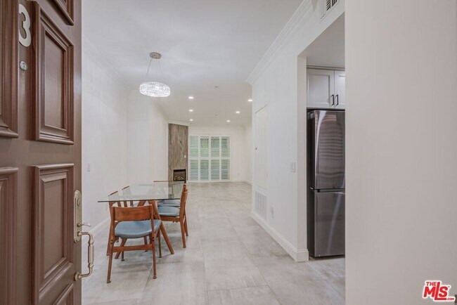 Building Photo - 1444 S Point View St