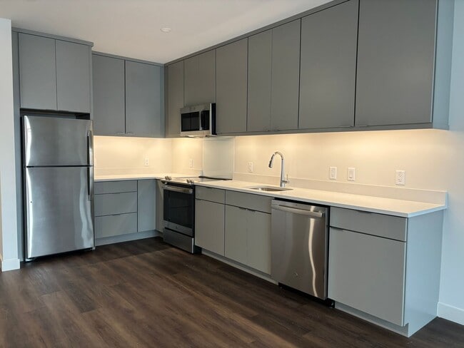 Building Photo - ONE25: Pet-Friendly 1-Bed with Balcony, Do...