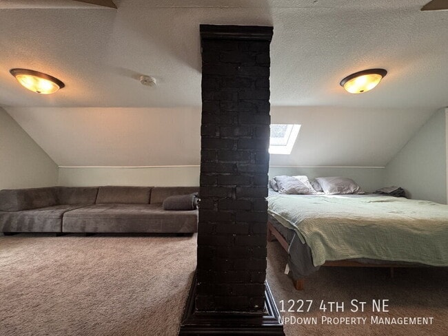 Building Photo - 1227 4th St NE
