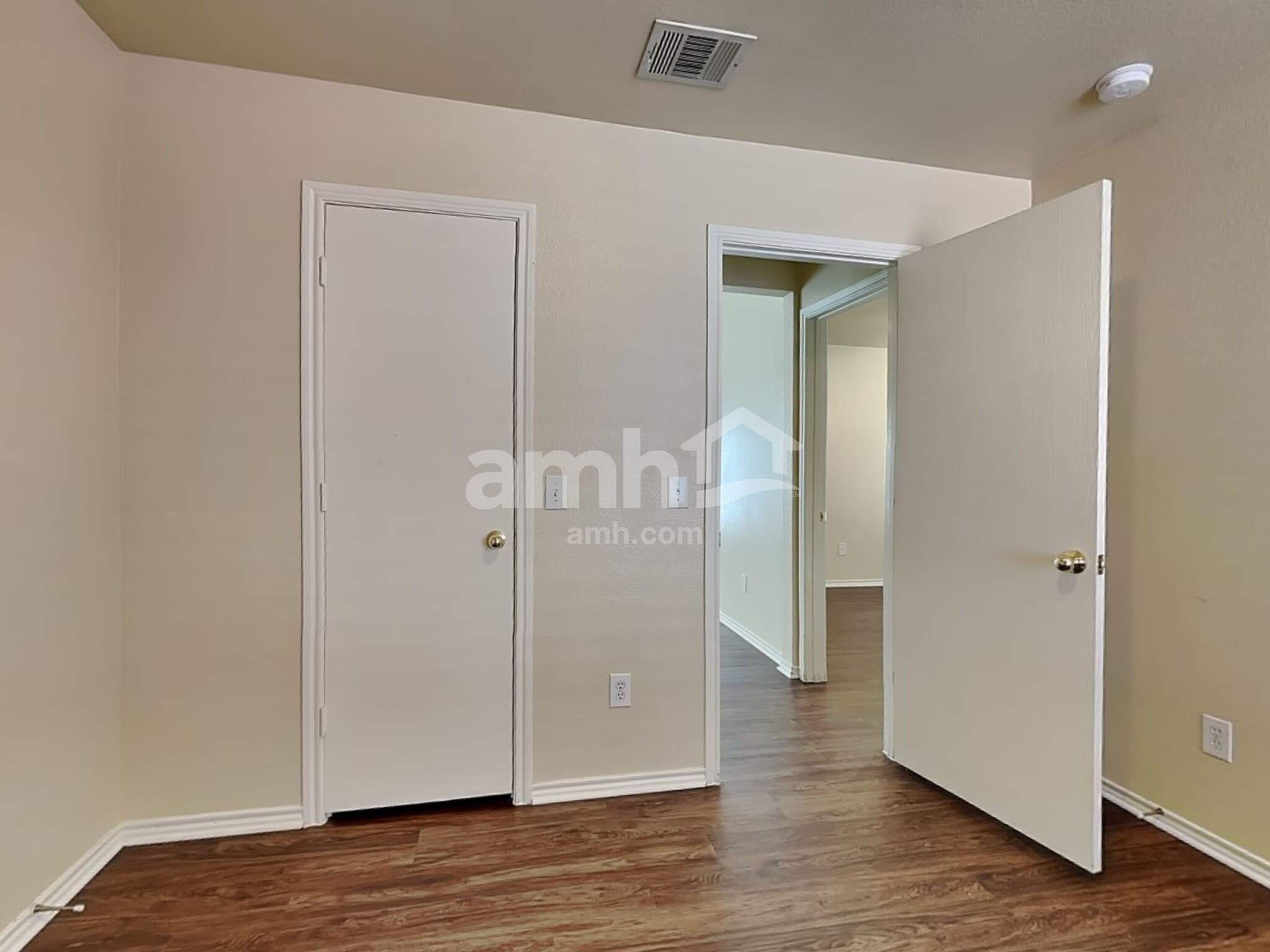 Building Photo - 702 Fleming St