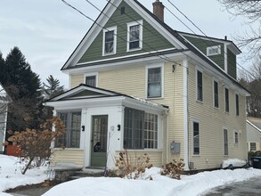 Building Photo - 3 bedroom, 2.5 bath home walking distance to Dartmouth College