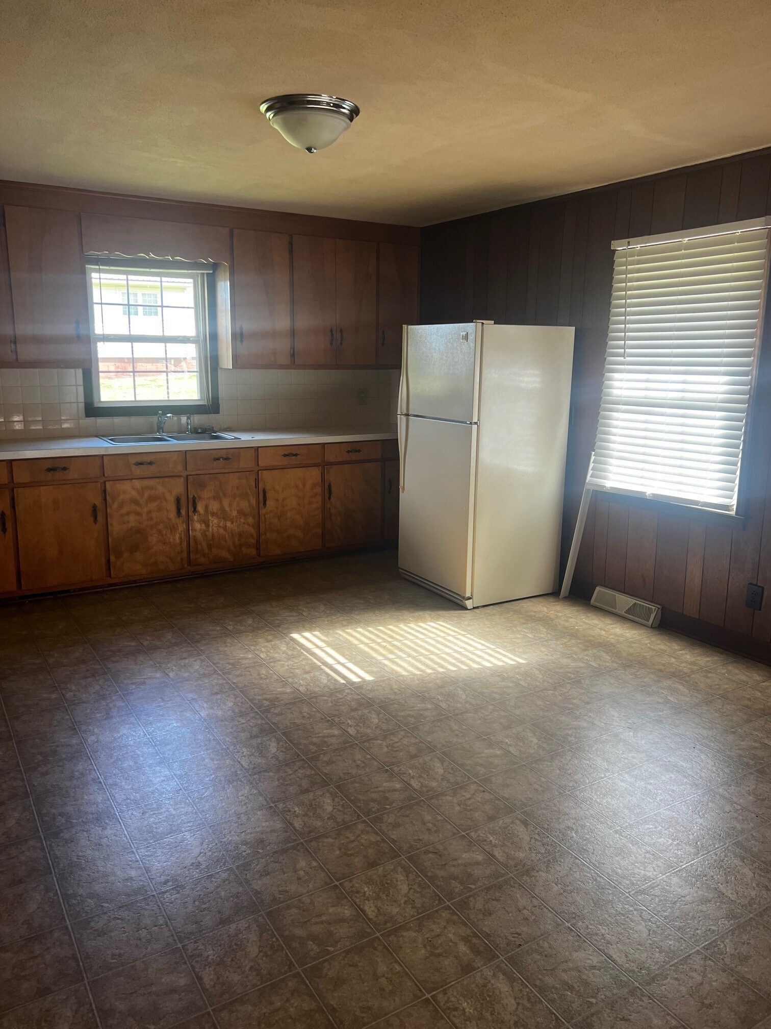 Kitchen - 176 Hardwood Ln