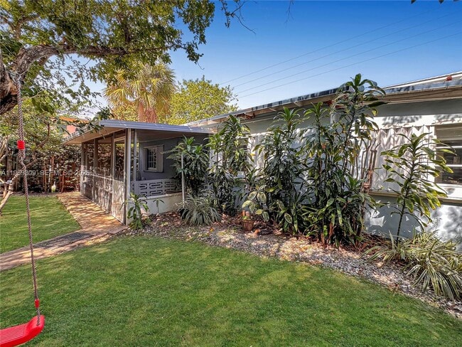 Building Photo - 969 Bay Dr