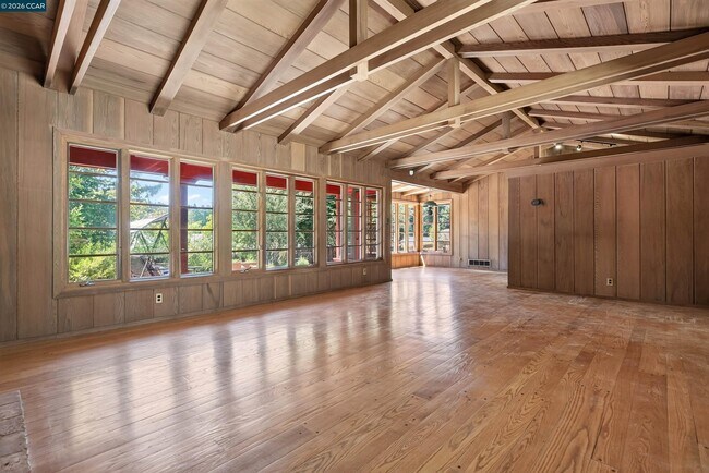 Building Photo - 755 Glenside Dr