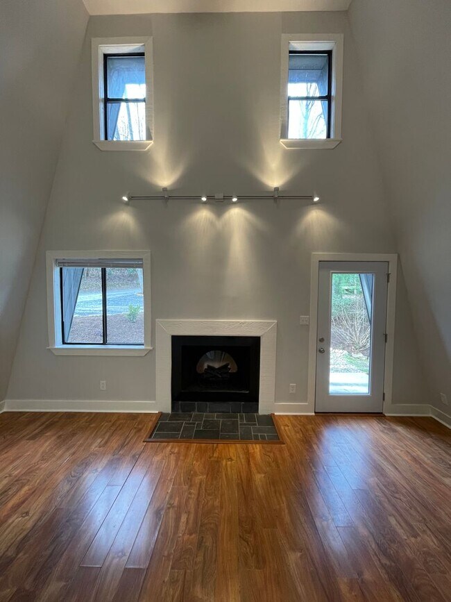 Building Photo - Fairview Rental!