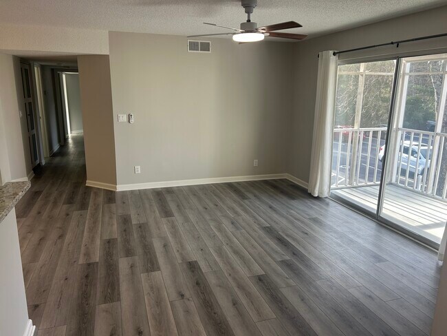 Building Photo - 8960 Duckview Dr