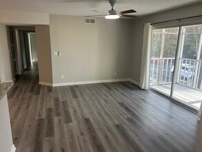 Building Photo - 8960 Duckview Dr