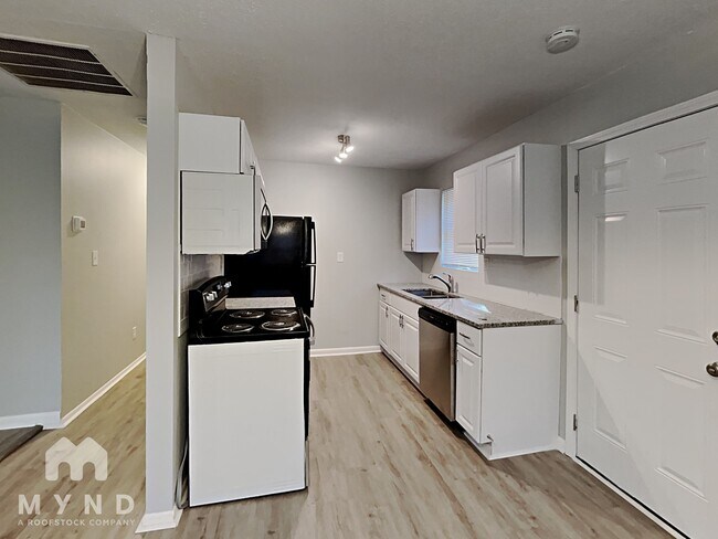 Building Photo - 5575 Oglesby Rd