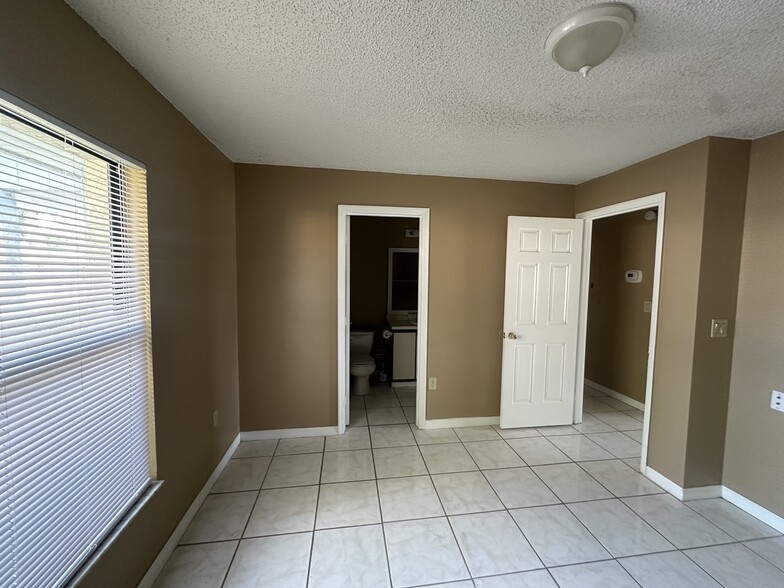 Building Photo - 369 Cocoa Ct