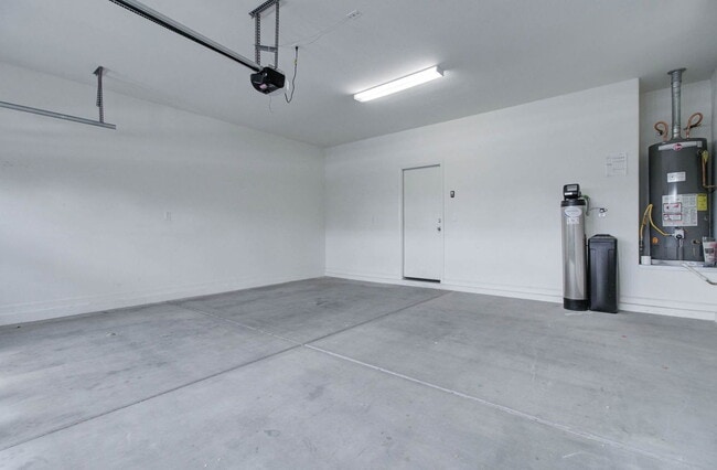 Building Photo - 1106 E Regent Dr